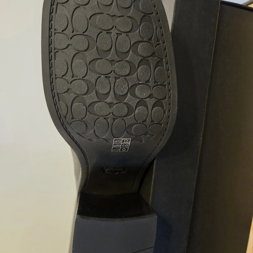 Coach Sculpted C Tall Boot. Size 10 Regular. - Picture 6 of 9
